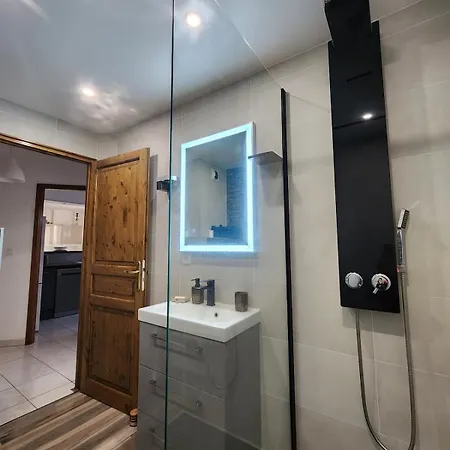 Rez-de-jardin Avec Terrasse Privative *